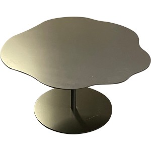 Petite table de salon en métal